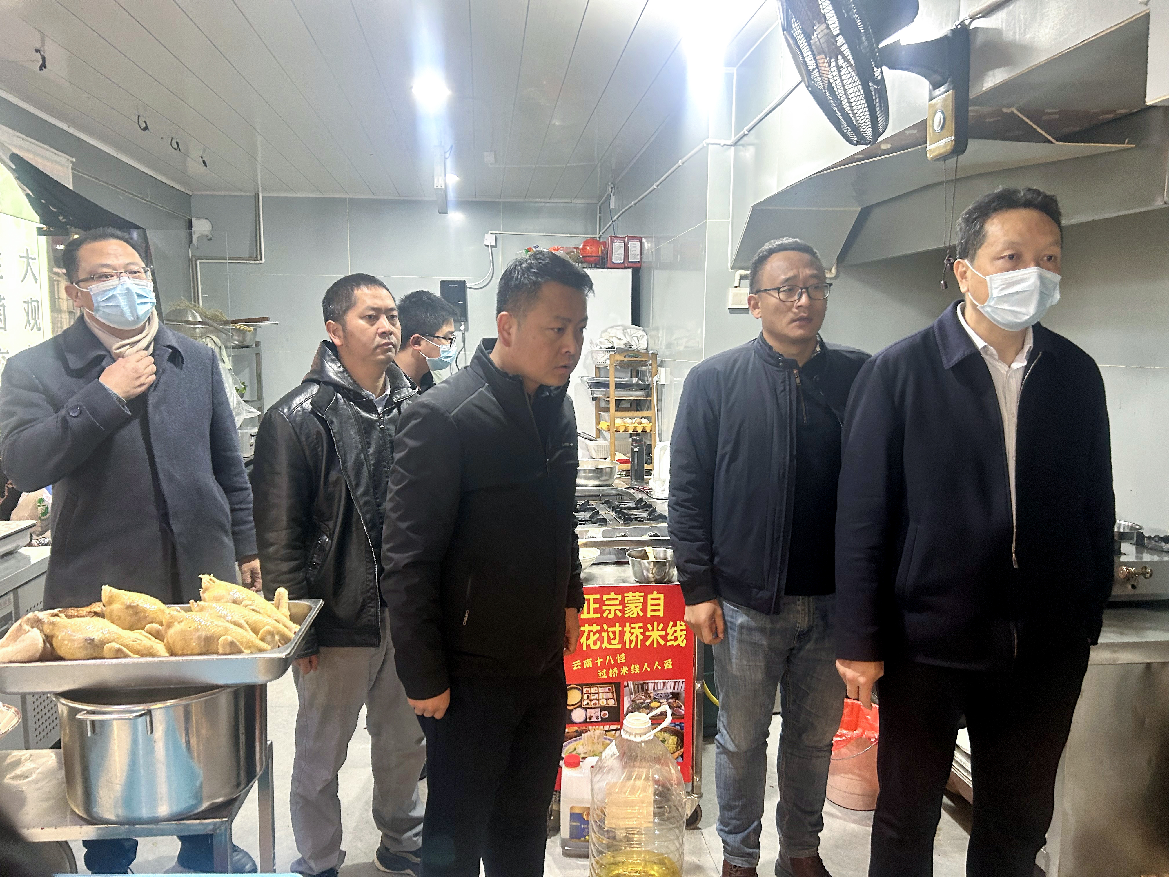 张鹏到大观篆新农贸市场开展节前消防安全检查