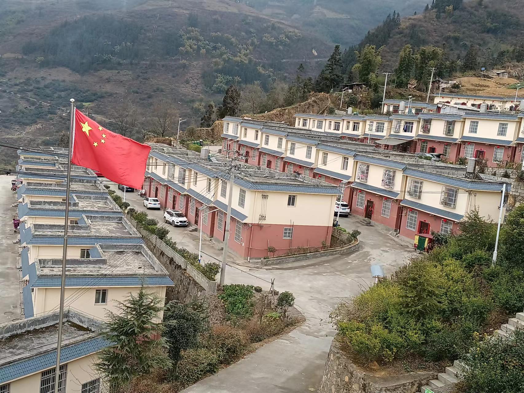 集团驻大关县悦乐镇工作队为群众送上新春祝福