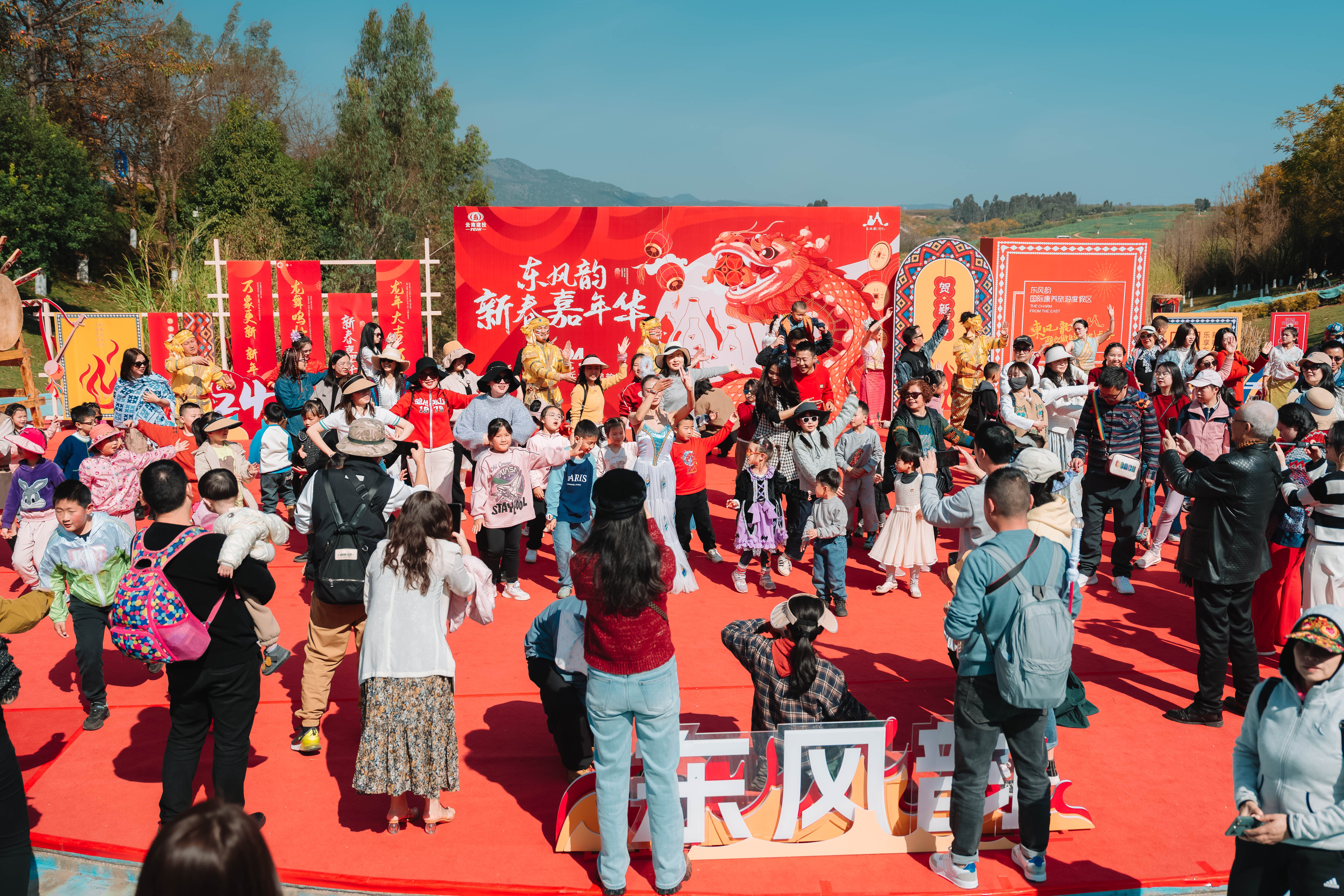 人流量再创新高！世界杯官网合作平台集团助力文旅市场“热辣滚烫”