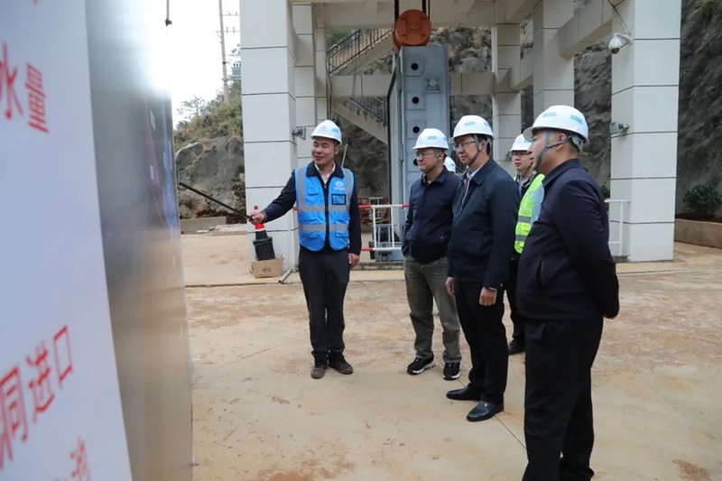 省水利厅副厅长包崇国调研德泽水库干河泵站取水口提升改造工程