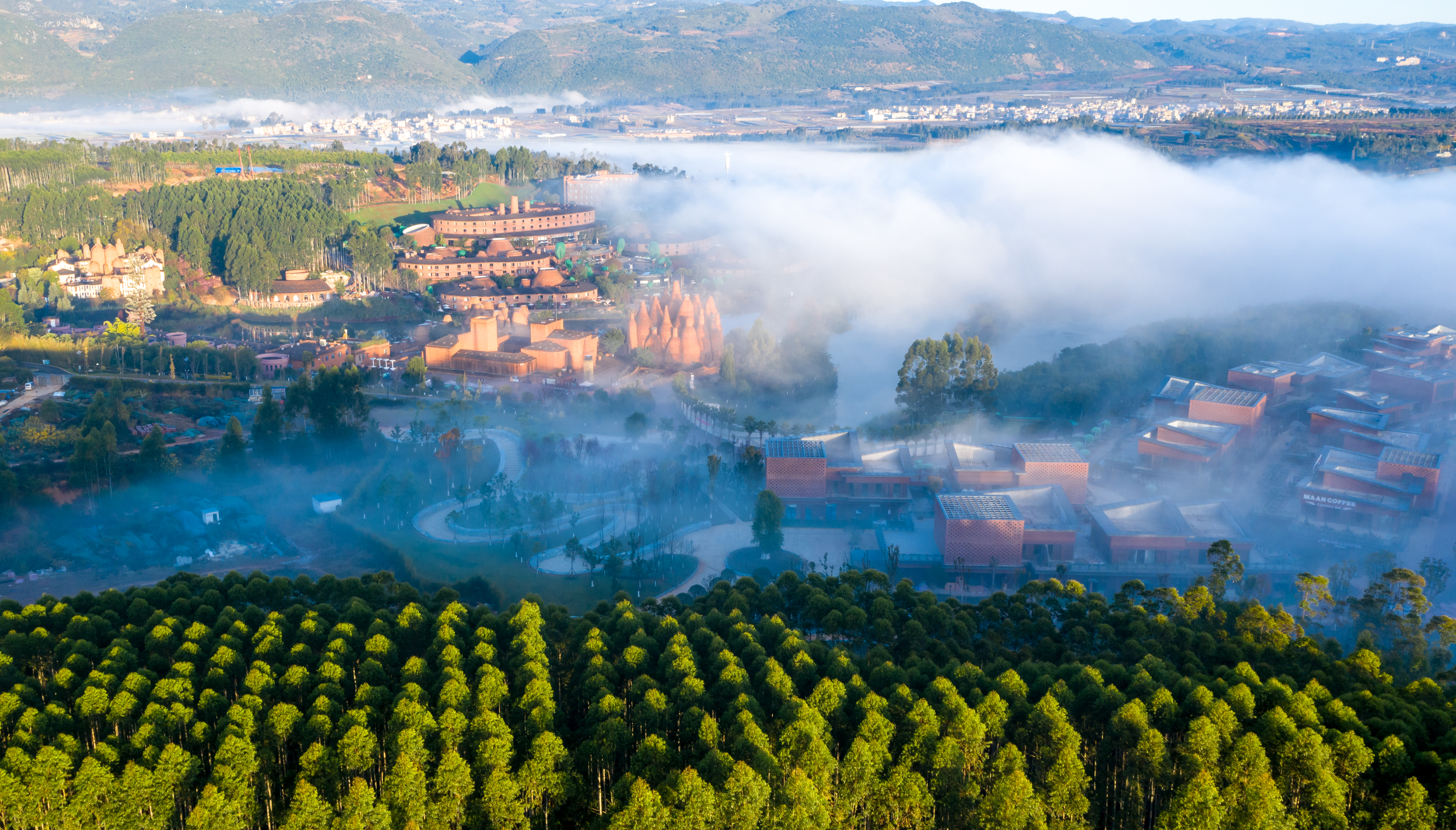 弥勒东风韵国际旅游康养度假区