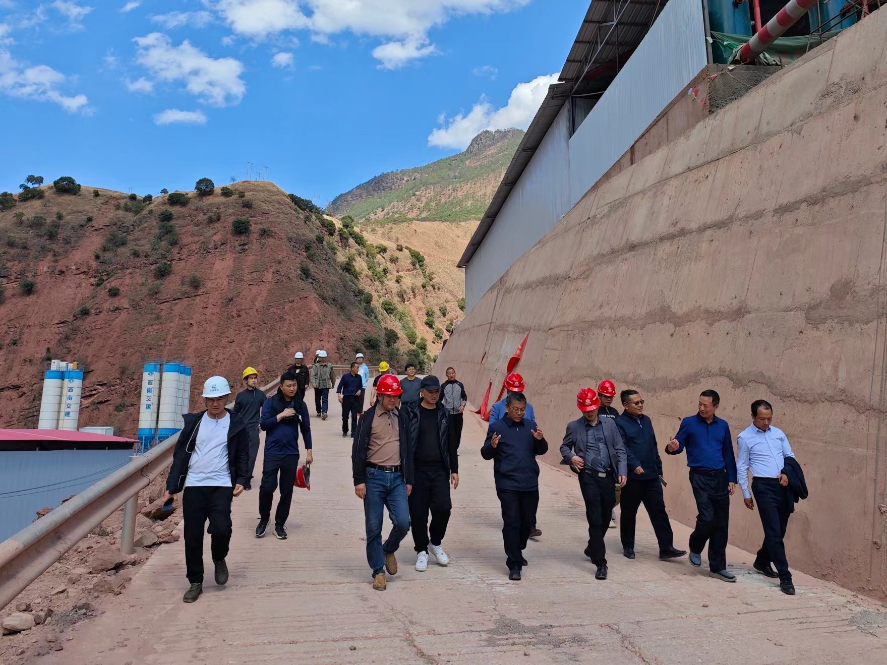 大理州人大常委会副主任李郁华调研云永高速项目