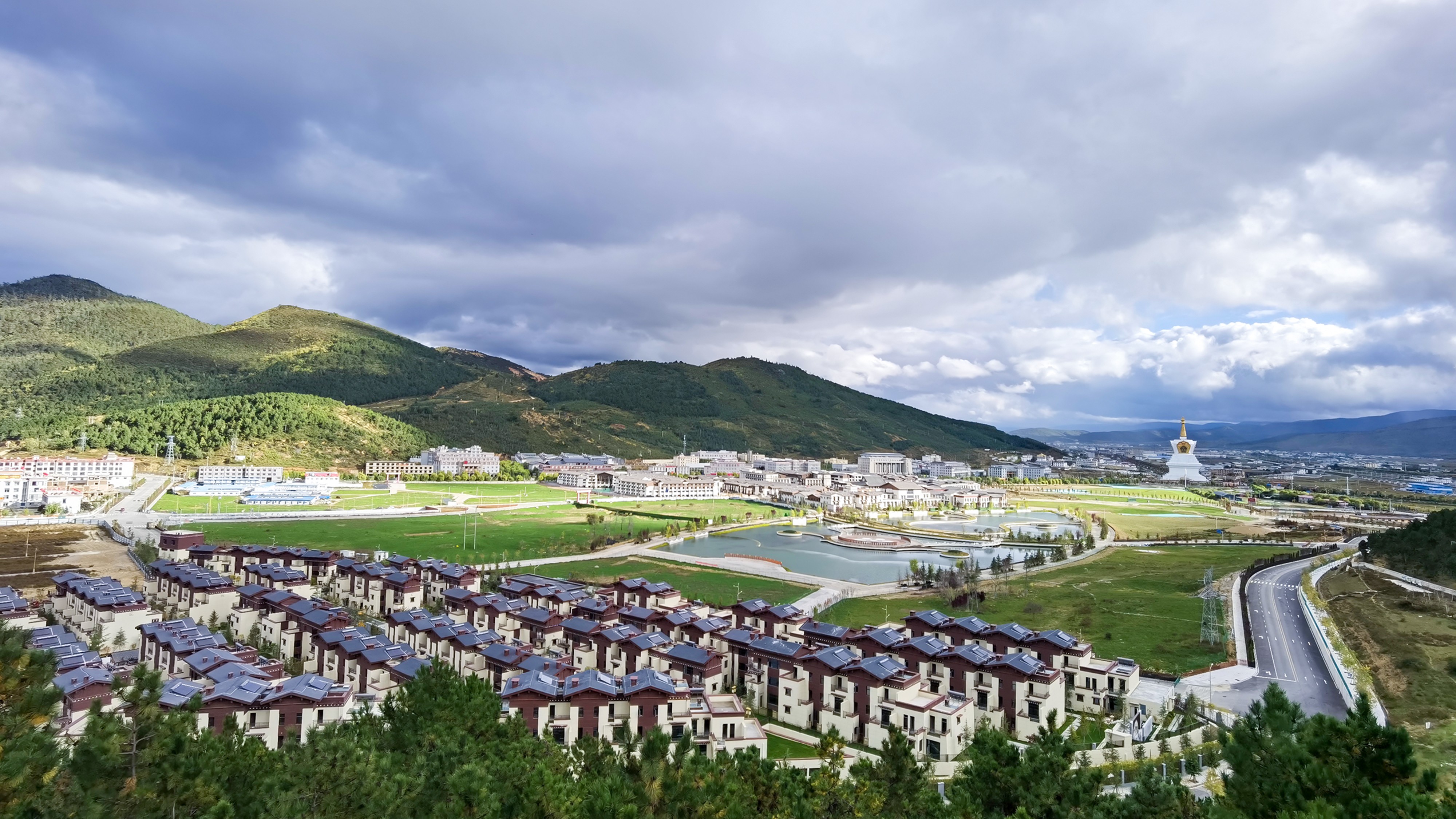 香格里拉月光城2026世界杯官方网址C2、E地块（一标段）通过竣工验收