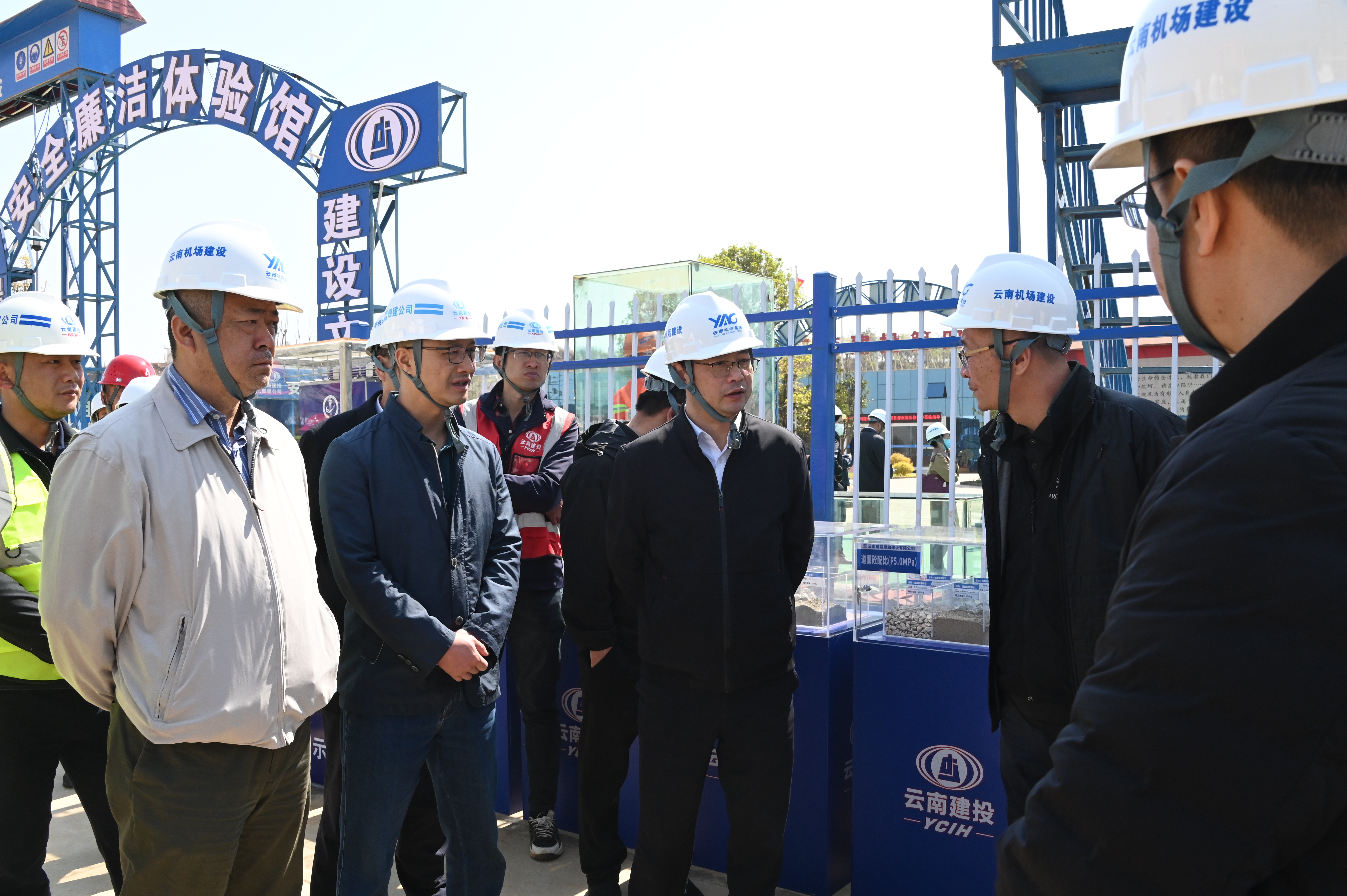 长水国际机场东二跑道南段项目迎来民航专业工程百人观摩团