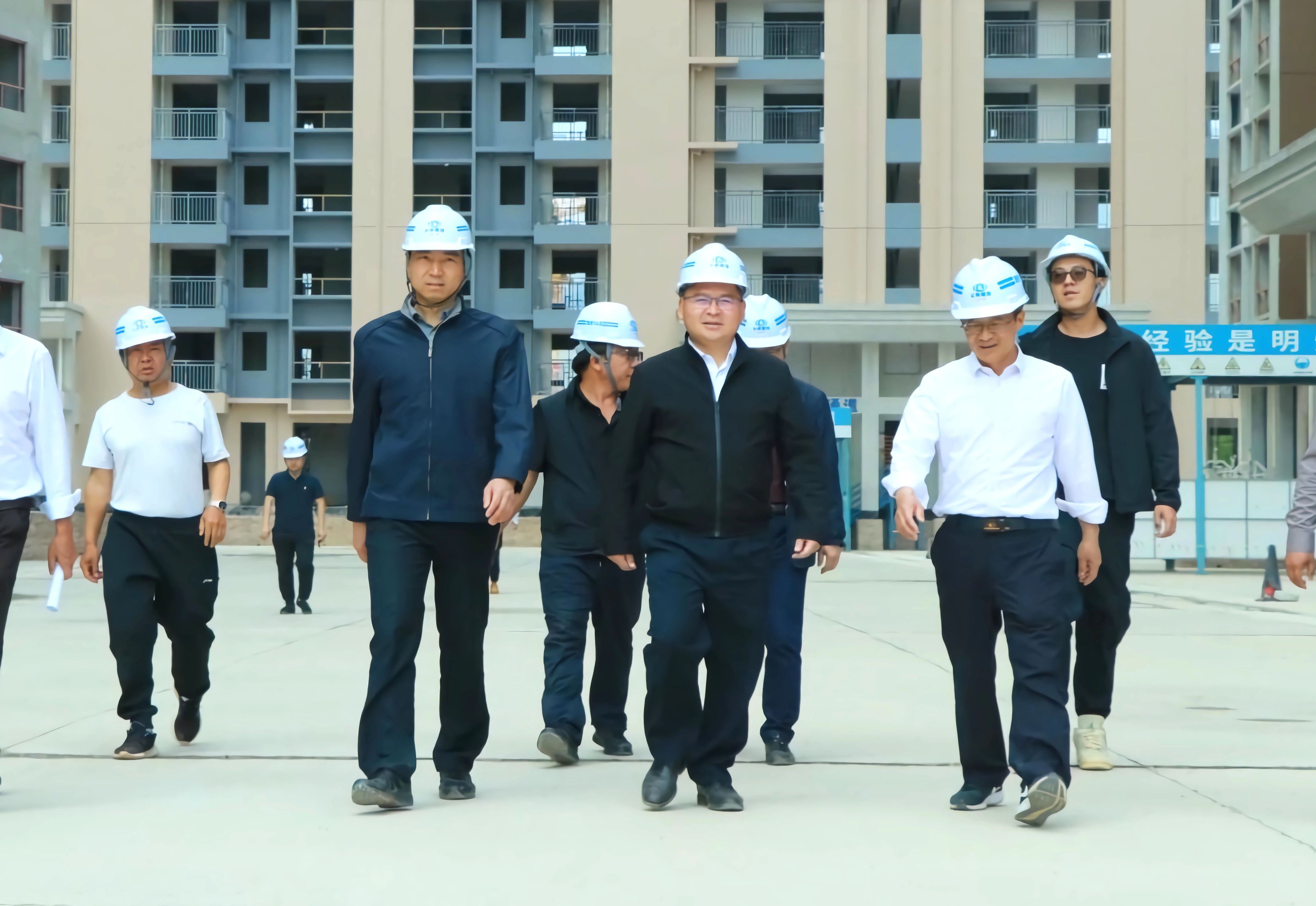 玉溪市委副书记、市长江华调研澄江环湖棚改项目