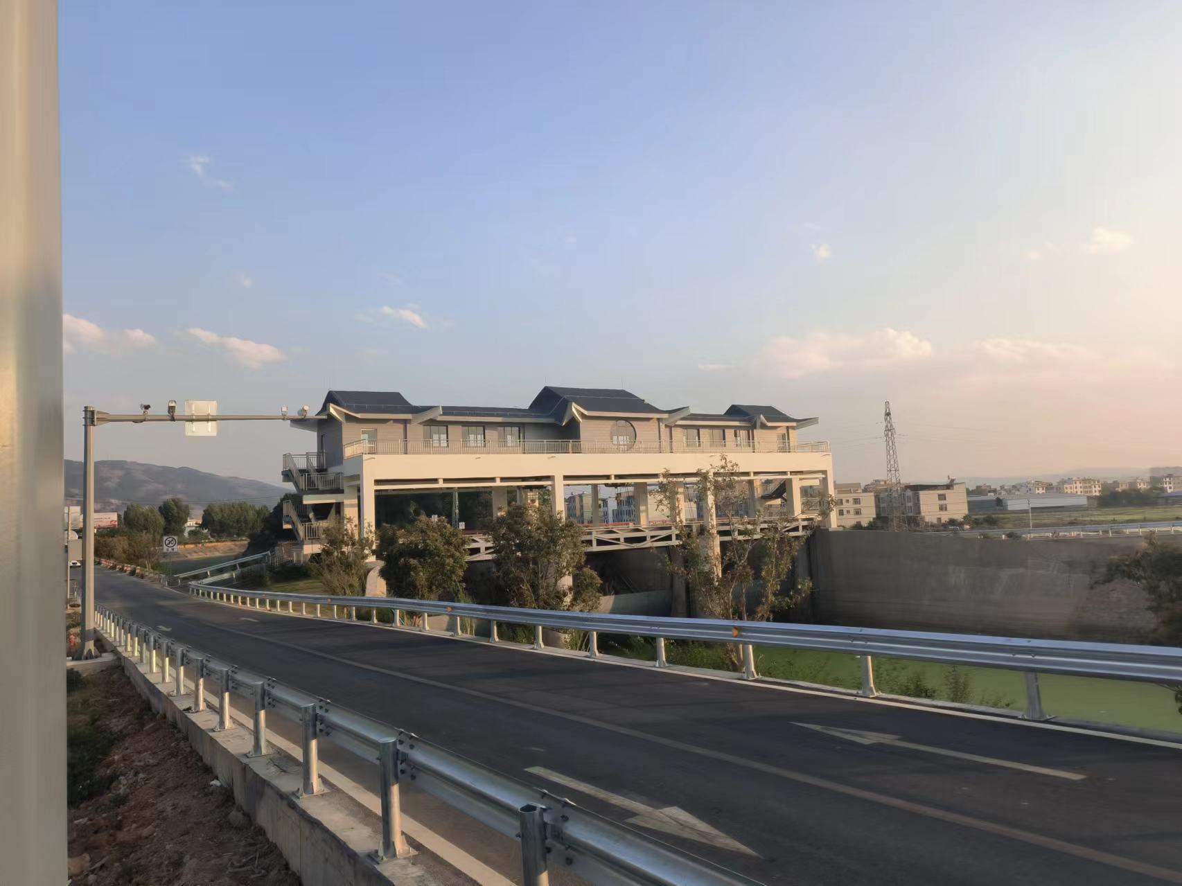 曲靖东过境南盘江桥闸建设工程世界杯足球平台通过竣工验收