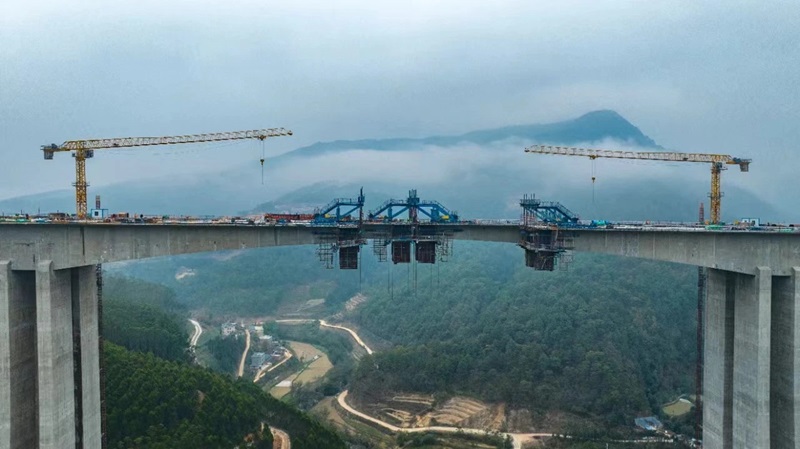 文山州副州长李松涛调研那兴高速项目