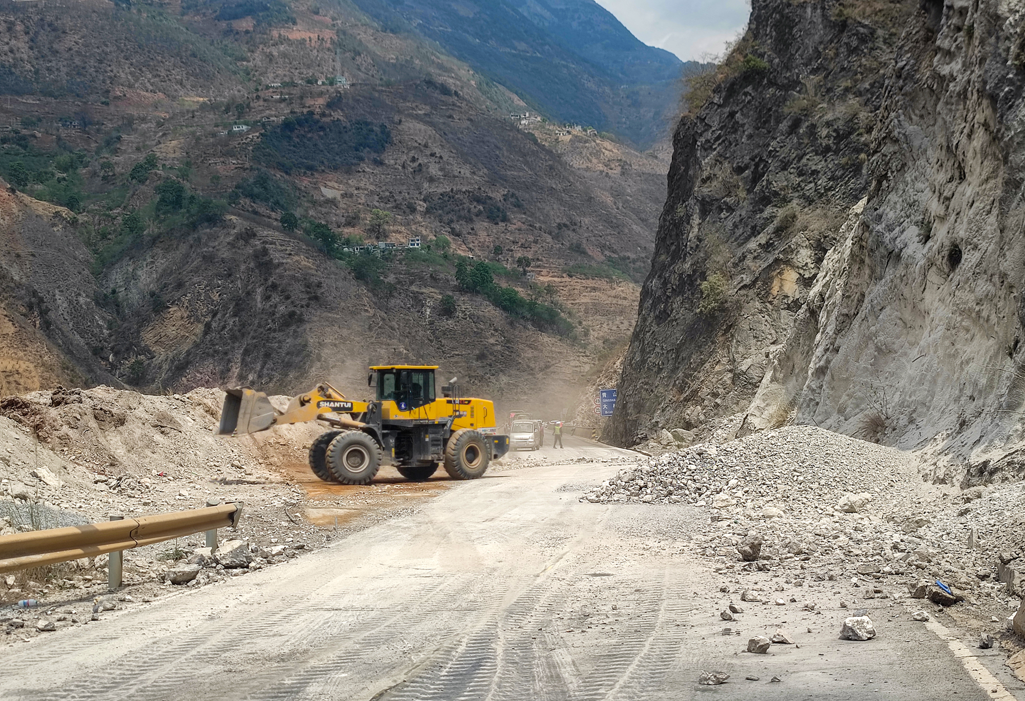 世界杯官网合作平台世界杯实时比分全力参与鲁甸震后道路抢通工作