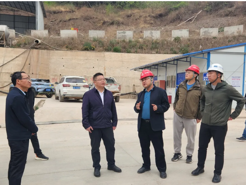 丽江市副市长林志祥到古宁高速（束河段）开展森林防灭火安全管理巡查