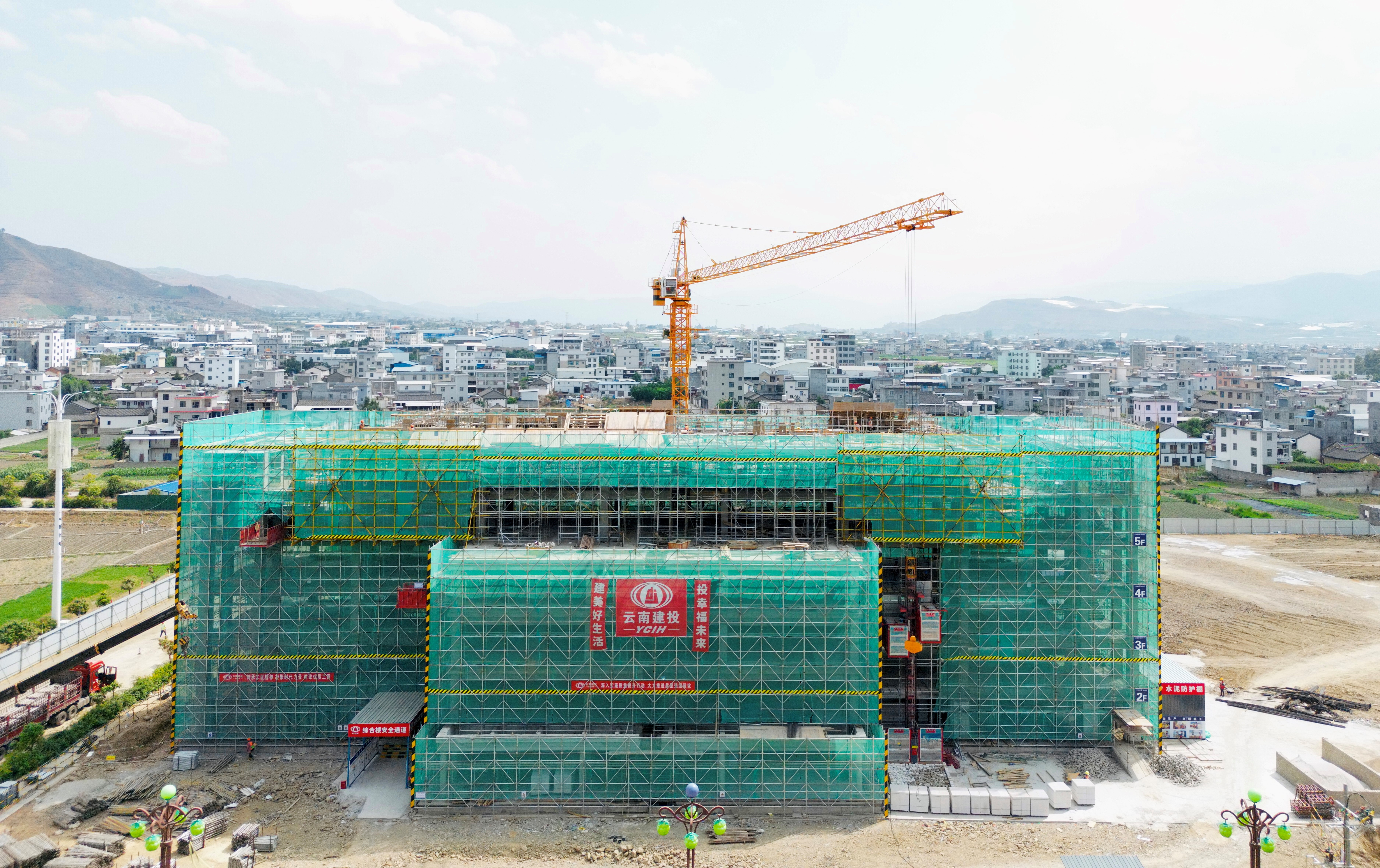 宾川金牛四小世界杯官网中文版主体结构全面封顶