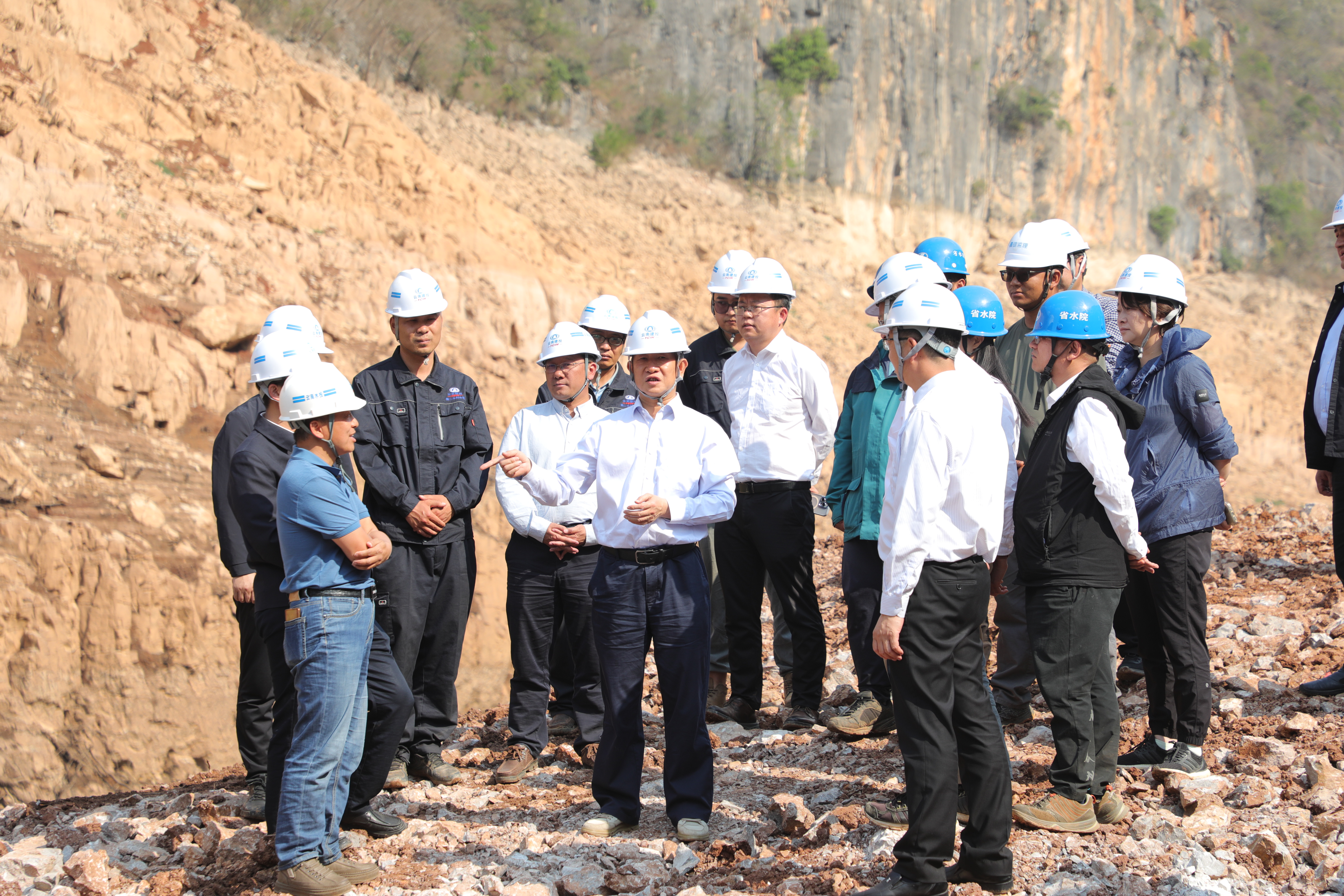 省水利厅党组书记、厅长胡朝碧调研昆明中心城区应急供水项目