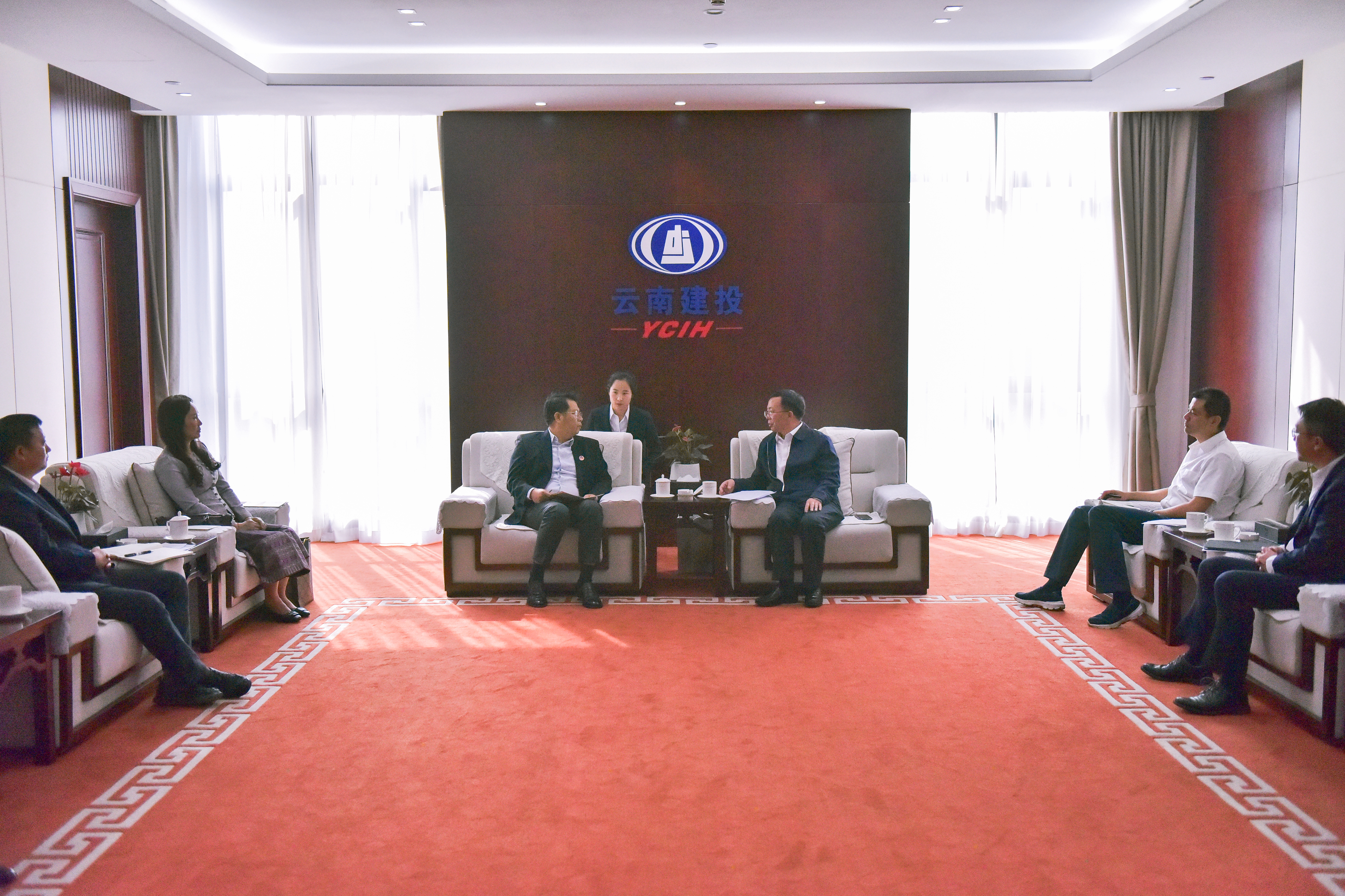 老挝工贸部国际经济合作与贸易谈判司司长赛色那·赛亚广到访世界杯官方