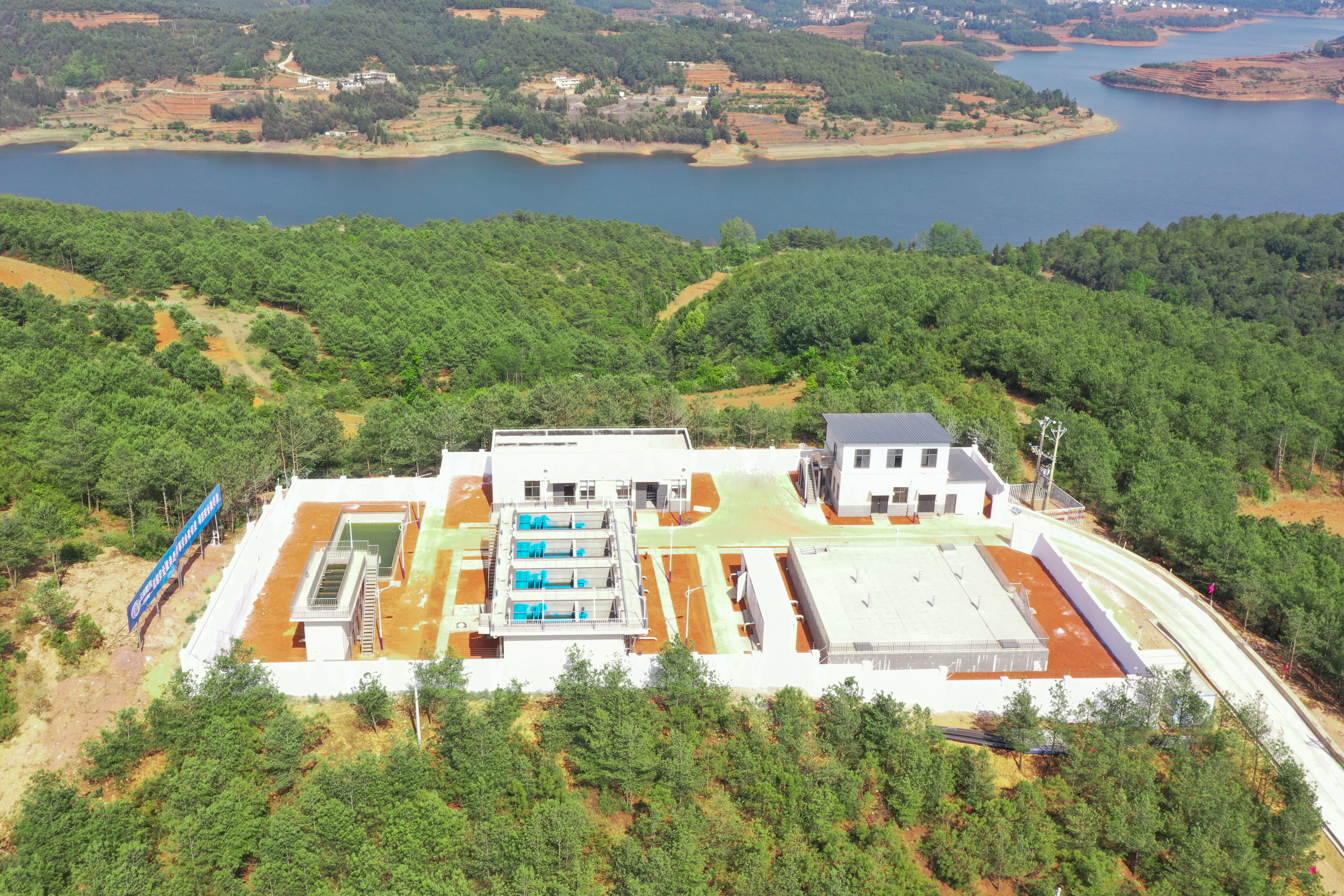 曲靖市麒麟区农保项目东山镇北片区自来水厂工程通水