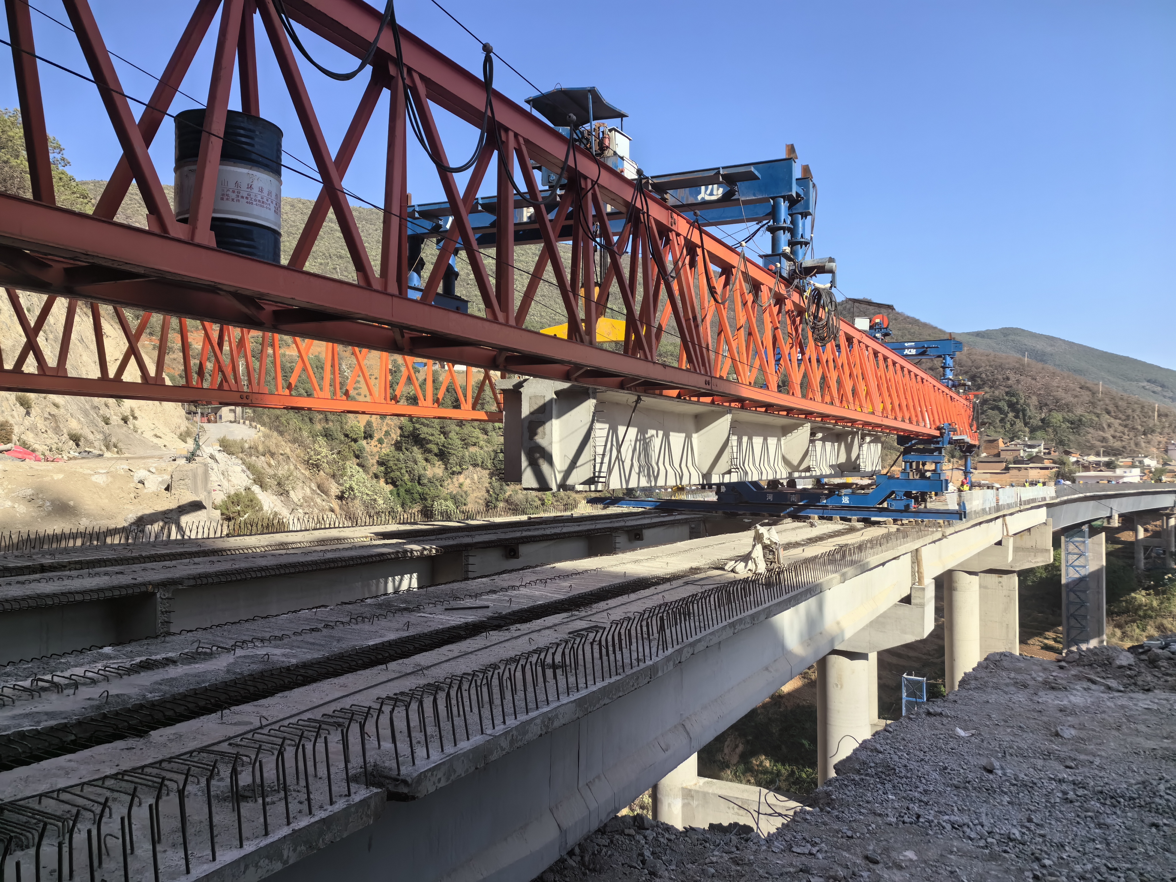 宾鹤高速项目主线桥梁全部贯通