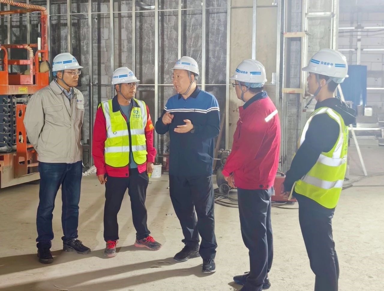 陈祖军调研省人大常委会机关综合楼修缮项目 看望慰问一线干部职工