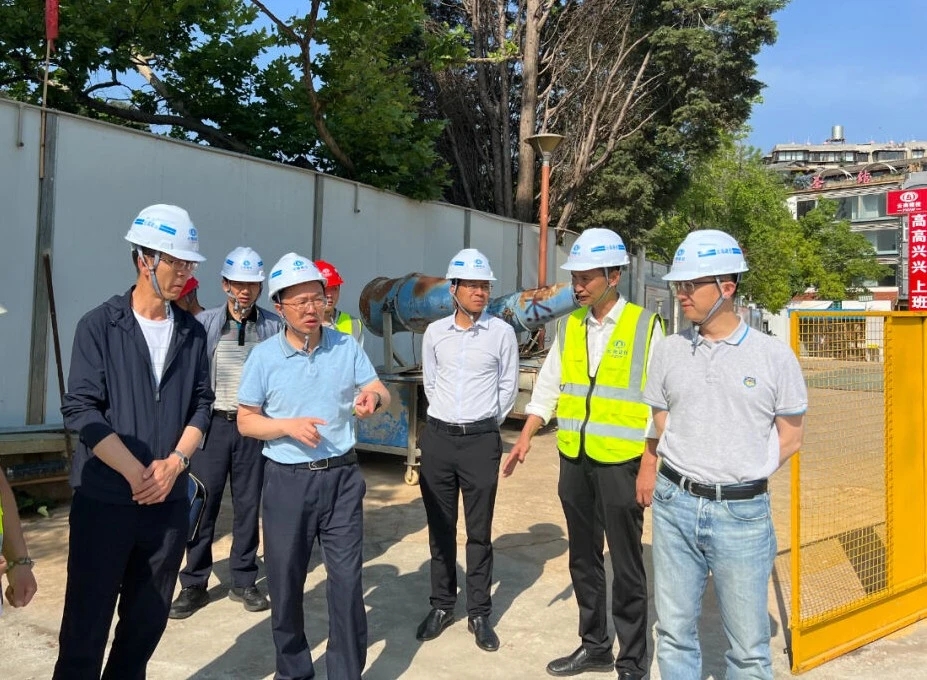 刘金荣调研昆明片区在建项目 看望慰问一线干部职工