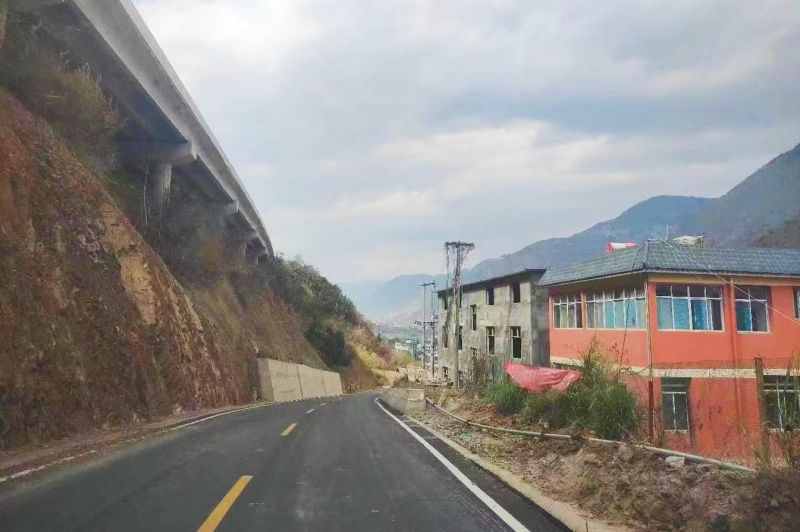 泸水市火烧坝易地扶贫搬迁安置点连接道路项目圆满完成竣工验收