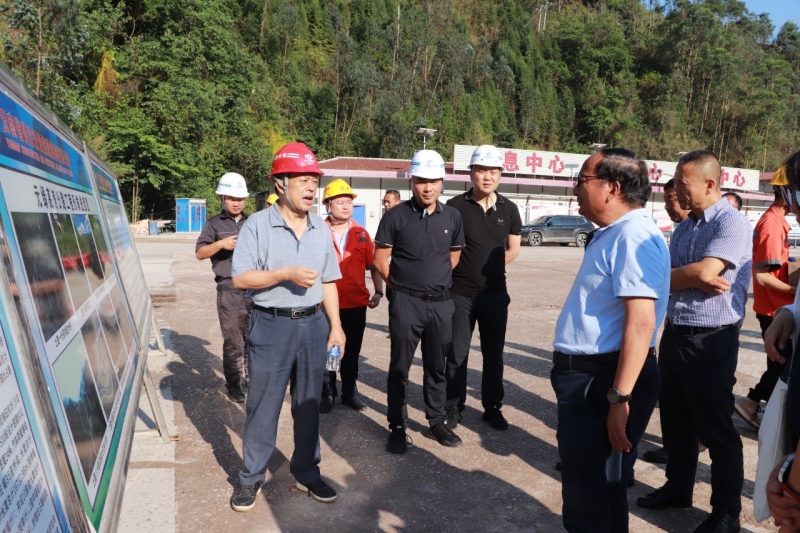 省政协调研组到元绿高速项目调研