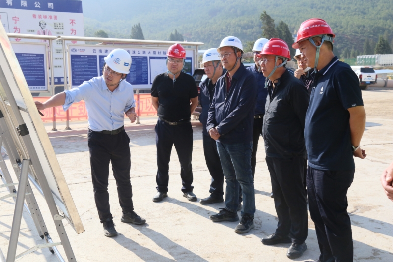 杨国文调研香丽高速、古宁高速项目