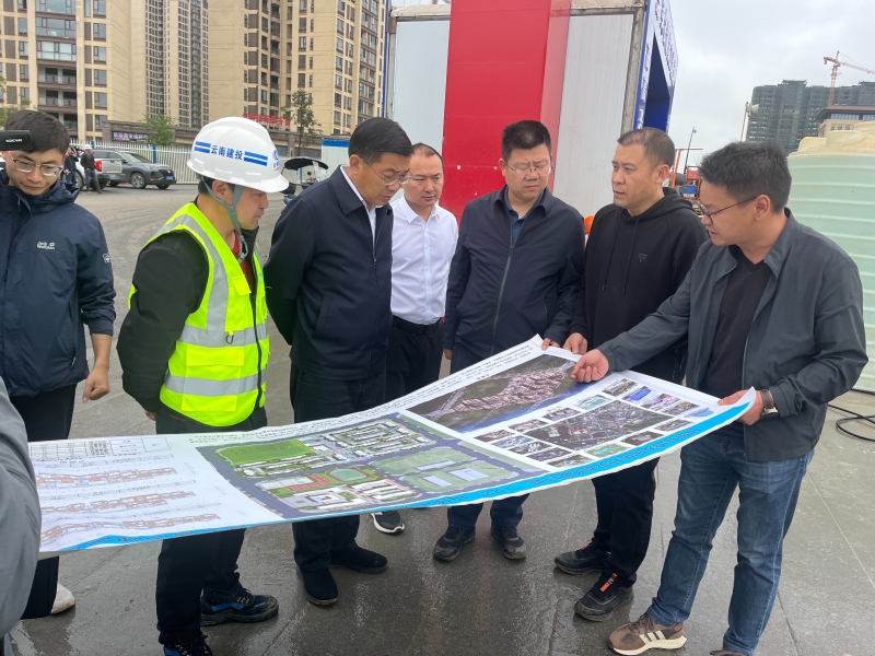 昭通市委副书记、市长杨承新调研镇雄县地灾避险搬迁暨灾后恢复重建安置点项目