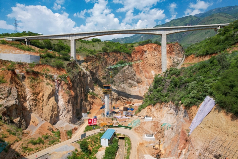 鲁巧高速巧家枢纽桩基浇筑完成