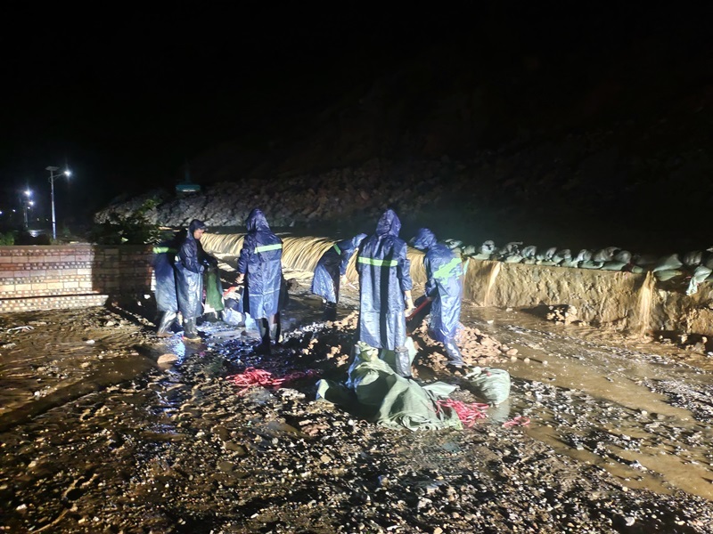 第二水利水电2026世界杯比分直播麻栗坡县东油水库工程项目部积极参与当地防汛救灾工作