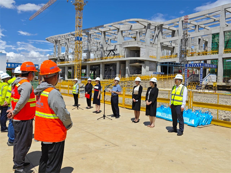 省总工会到妇女儿童发展中心项目开展“工会温暖进万家”送清凉活动