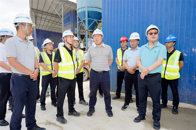 陈祖军调研那兴高速时强调：科学组织 优质高效 坚决确保如期通车