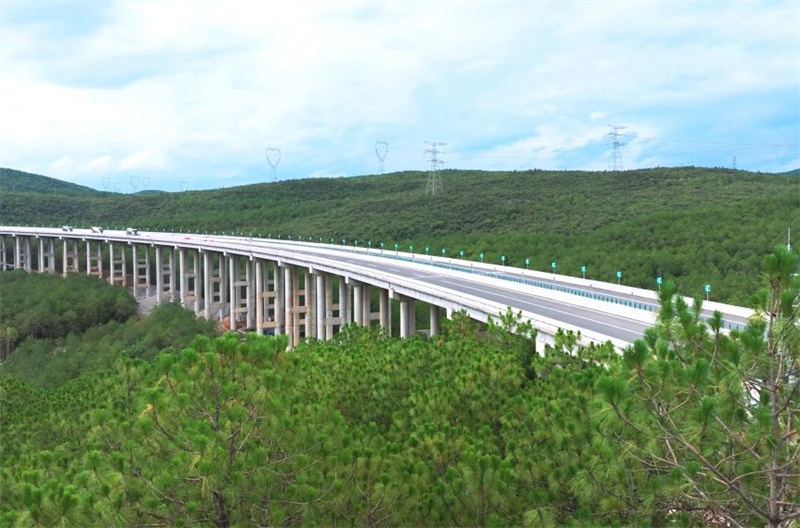 风雨兼程 昼夜奋战 宾鹤高速全力冲刺全线通车目标