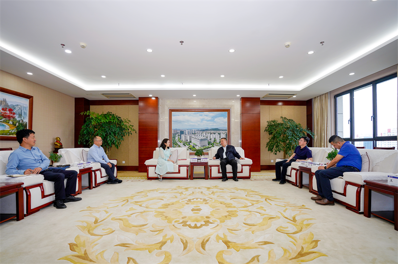 陈祖军会见建行云南省分行客人