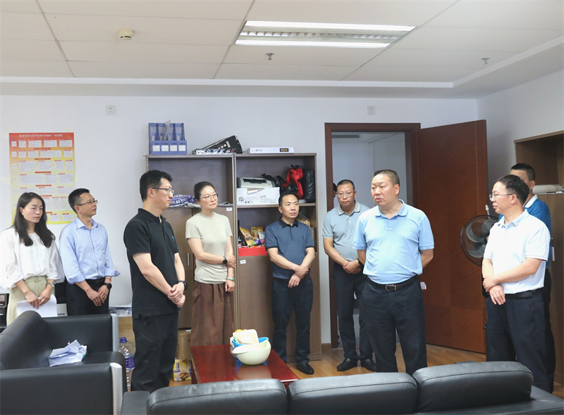 坚定信心抓经营 担当作为促发展 陈祖军看望慰问经营系统干部职工