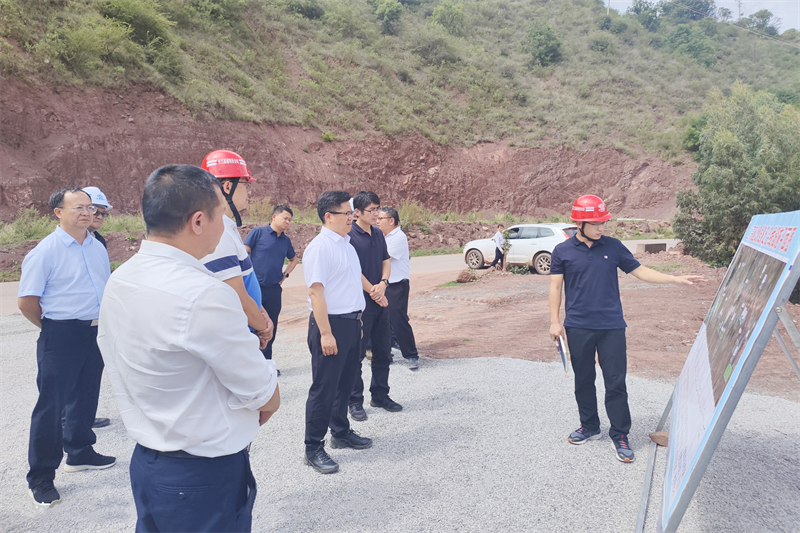 大理州委副书记、州长陈真永调研云兰高速项目