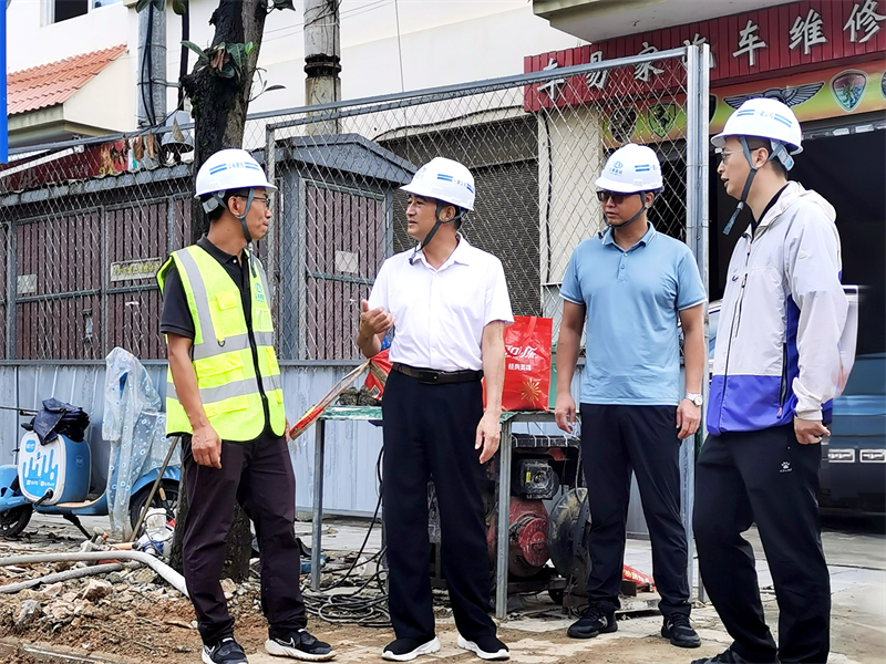 德宏州人大常委会副主任俄吞调研芒市城市内涝治理项目