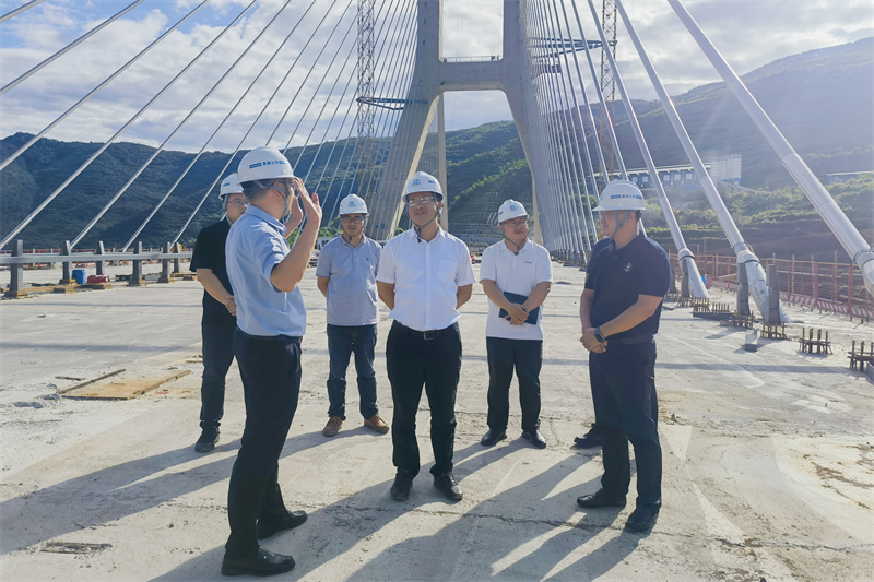 西双版纳州委常委、景洪市委书记赵刚调研G214线景洪南过境公路和神秘谷澜沧江大桥项目