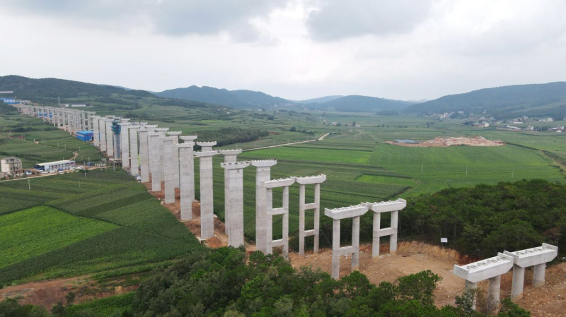 宣富高速麻塘海子特大桥高墩全部封顶