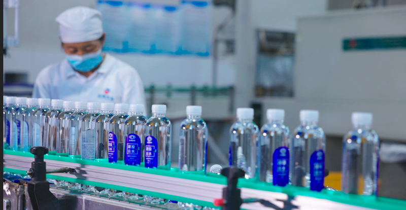 2.4万瓶建投云水亮相香港明星足球队·玉昆足球嘉年华活动