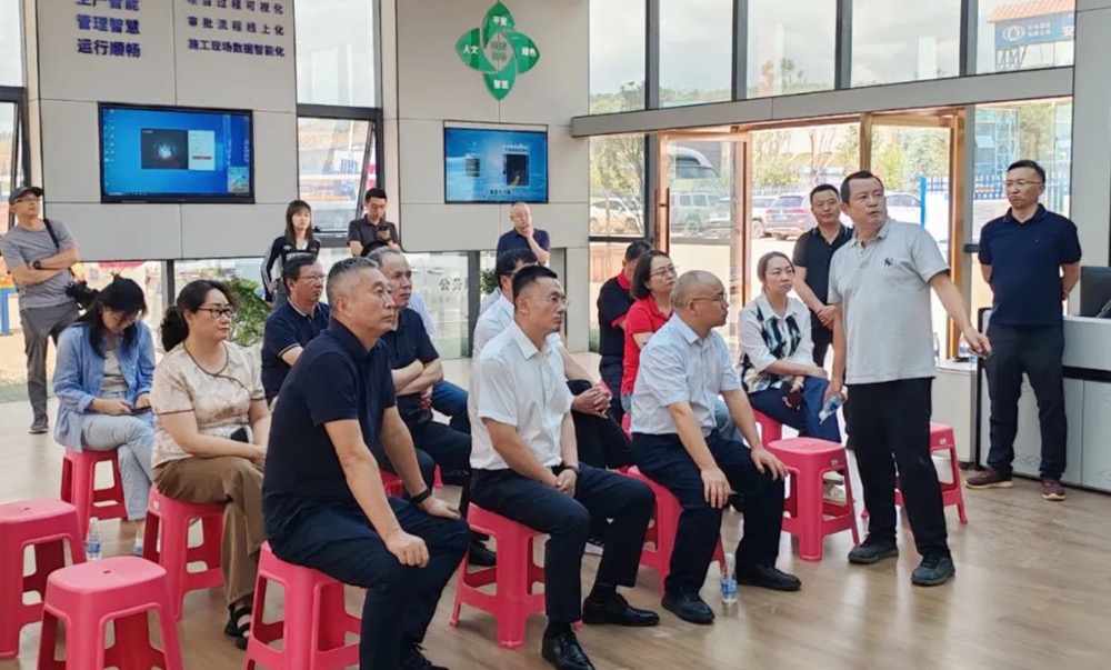 昆明市人大常委会副主任李开德调研四公司长水机场项目