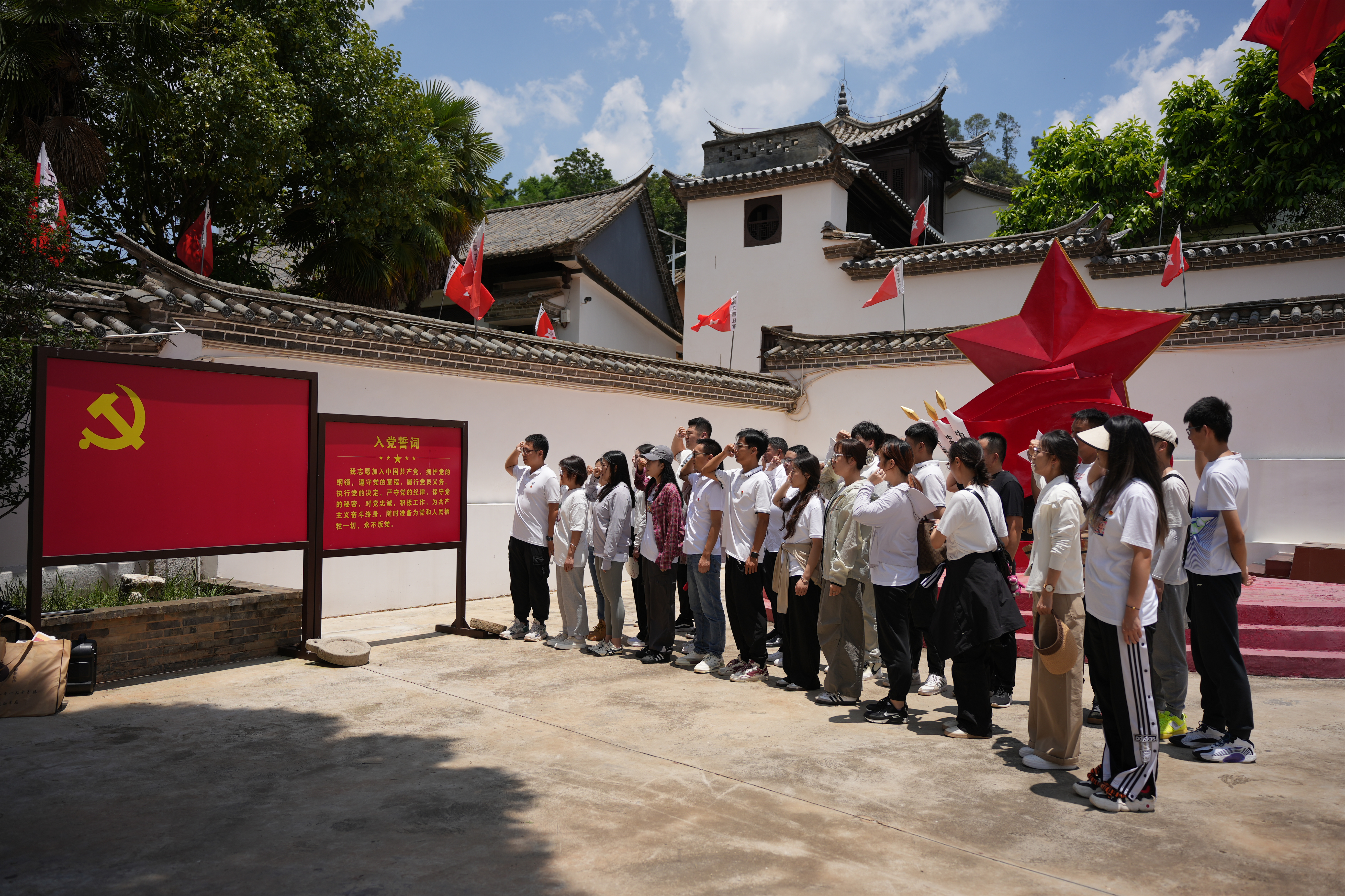 总承包三部联合多家单位开展“迎八一 铸党魂 守初心 担使命”党团共建主题活动