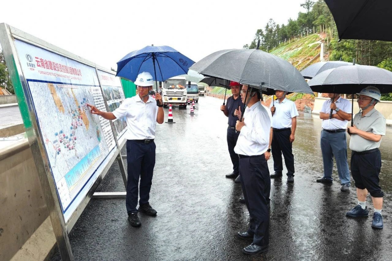 文山州委书记陈明调研那兴高速项目