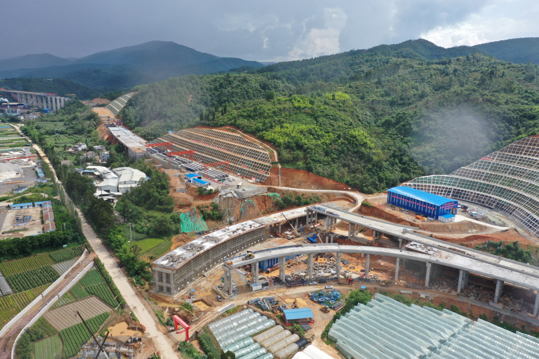 省交通运输厅副厅长、党组成员桂昆调研峨石红高速（玉溪段）、楚雄市东南绕城高速项目