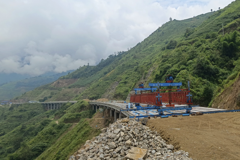 元绿高速嗝迷1号大桥全部梁板架设完成