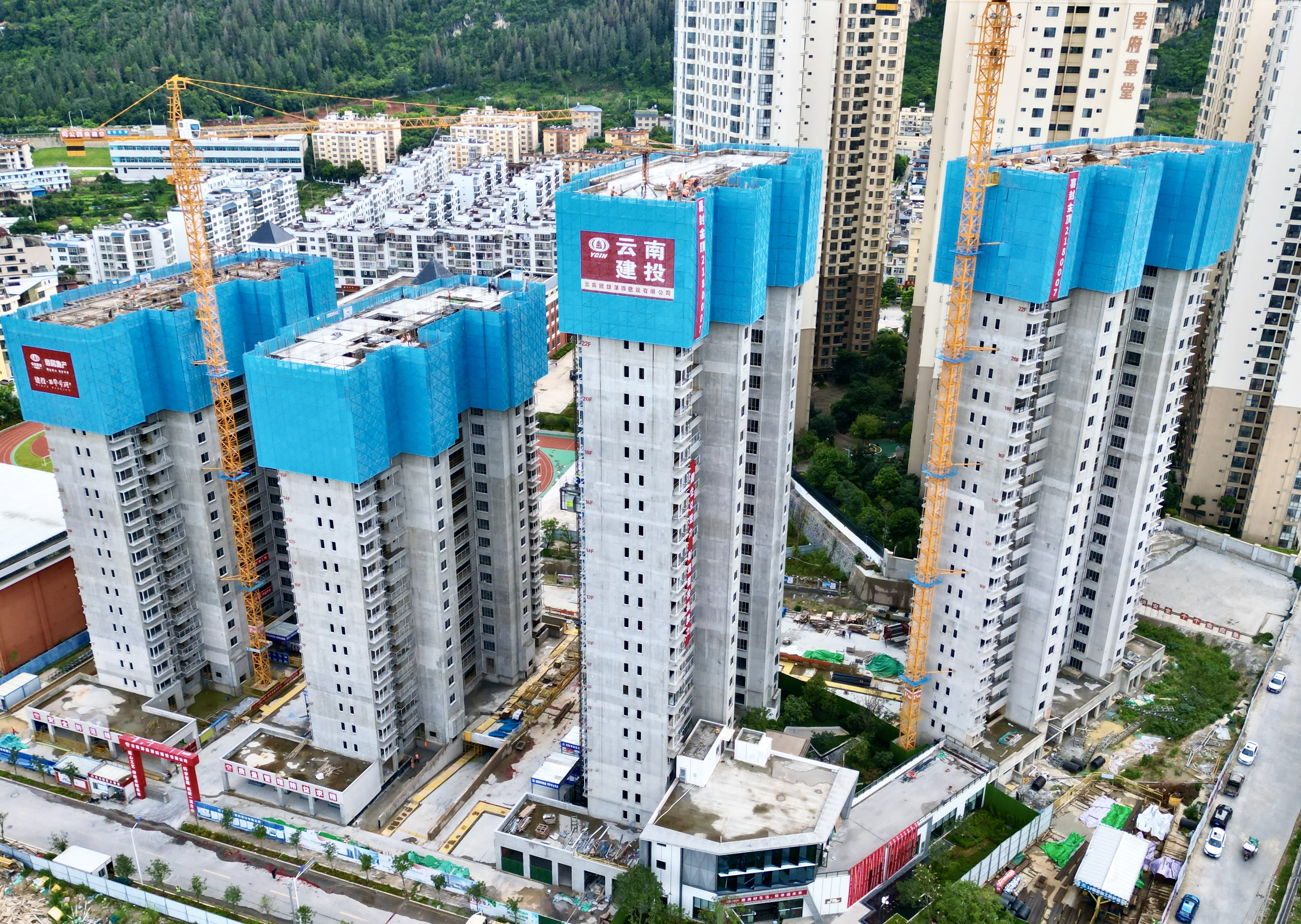 建投·西华学府世界杯官网合作平台首栋封顶