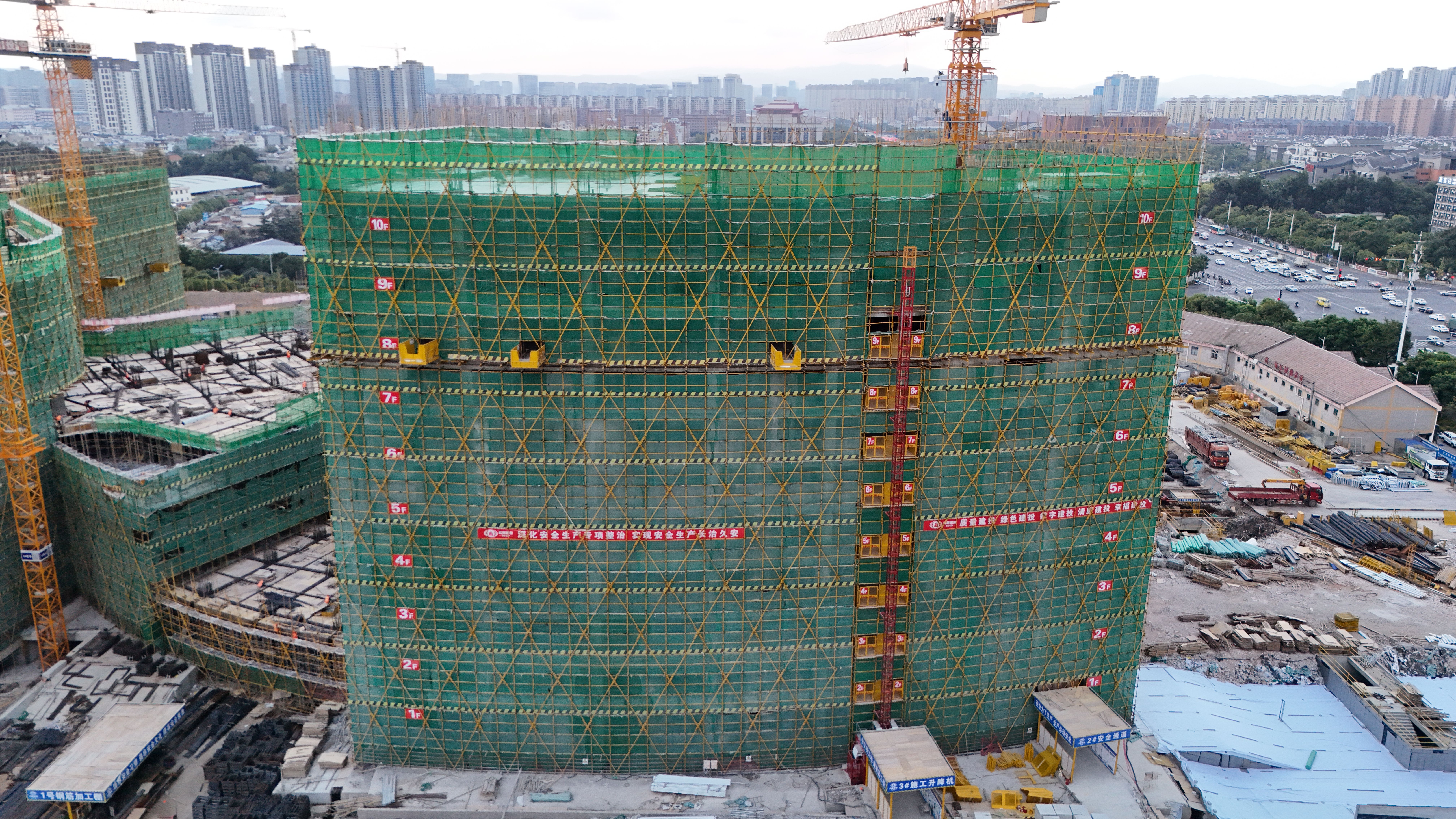 云南省妇幼保健院项目首栋单体顺利封顶