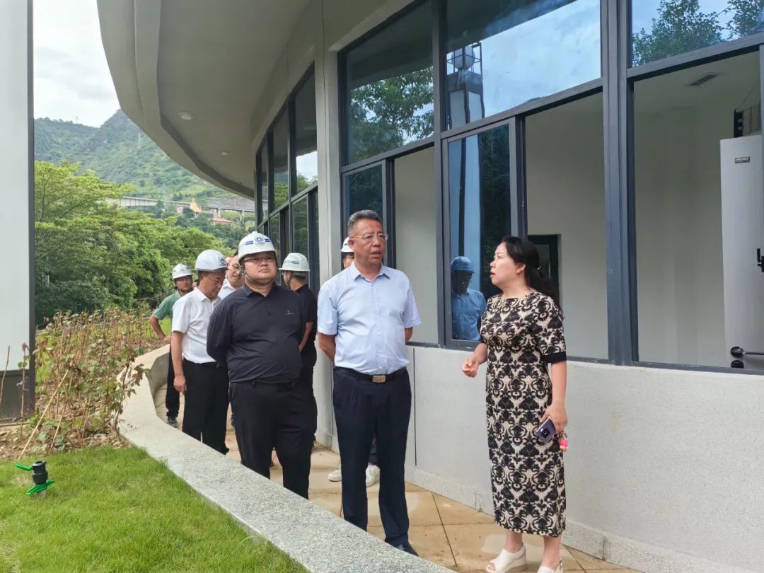 怒江州委副书记、州长李文辉调研州体育运动中心、州人民医院健康服务中心项目