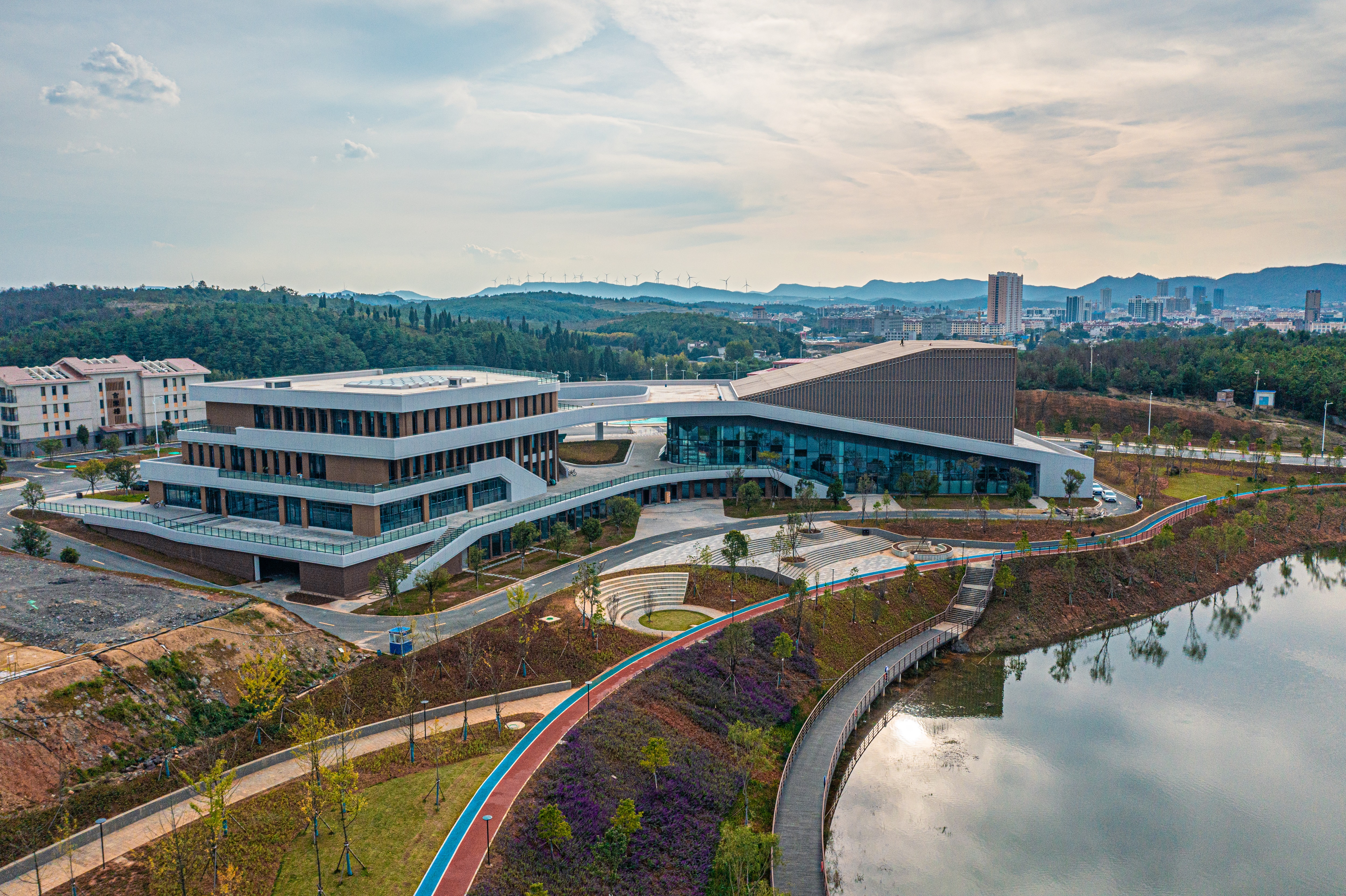 曲靖医学高等专科学校马龙校区项目通过竣工验收