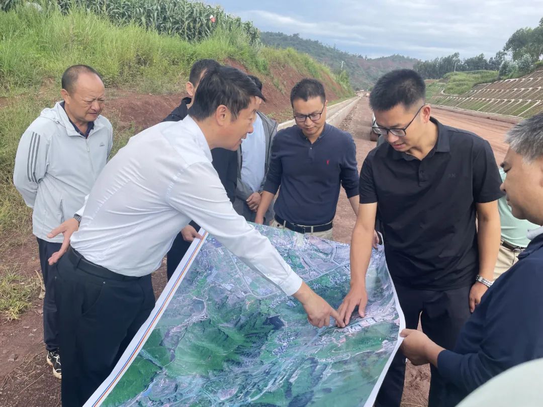 楚雄州委常委、楚雄市委书记冯毅调研楚雄东南绕城高速公路项目