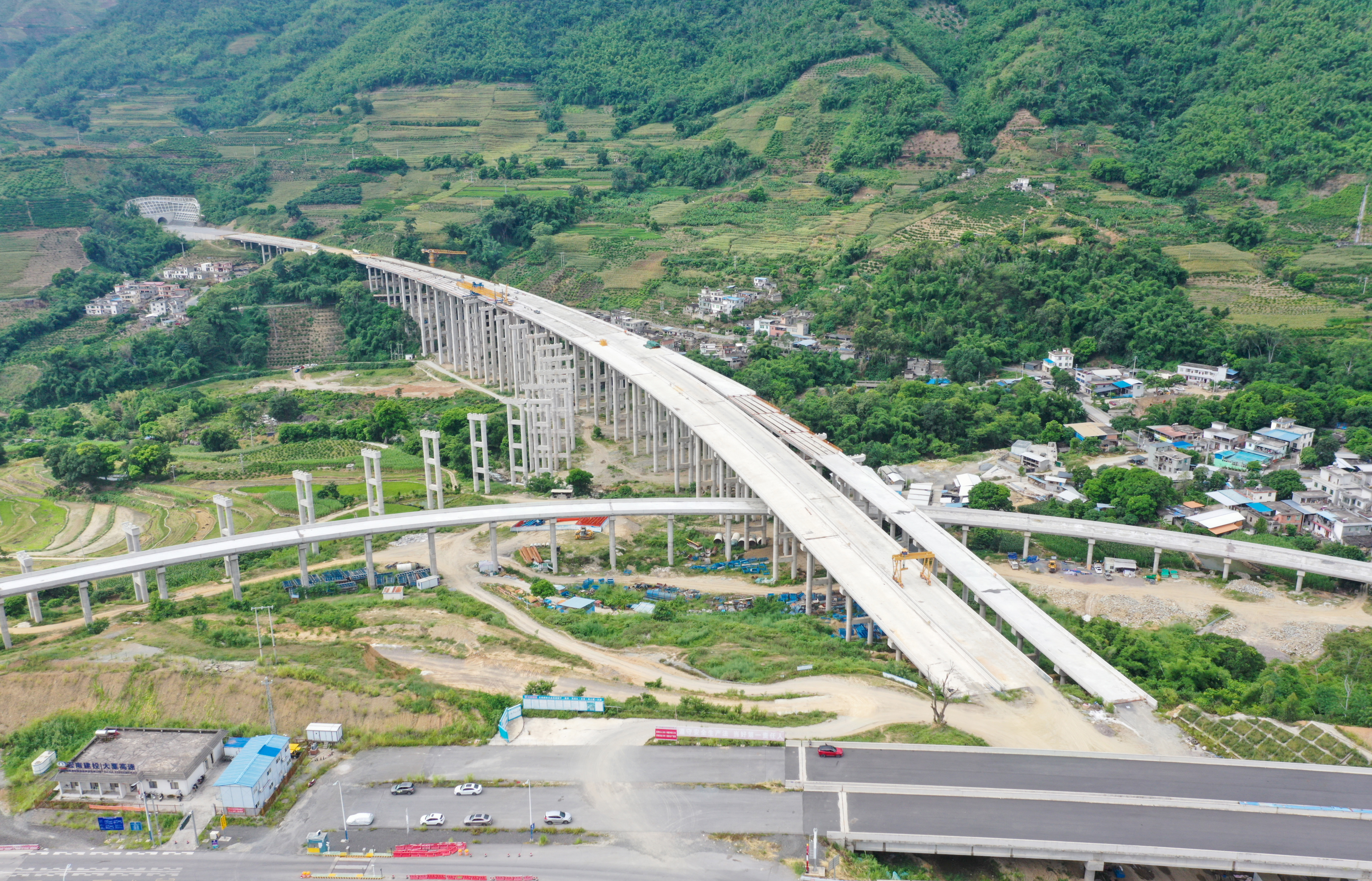 永金高速一分部通车段主线贯通