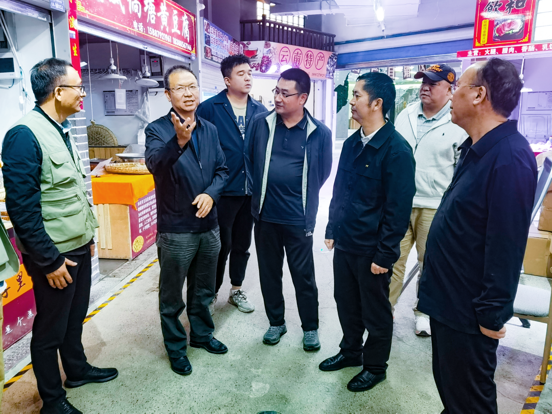 杨国文调研中航世界杯比分网 检查篆新·滇池菜市消防安全工作