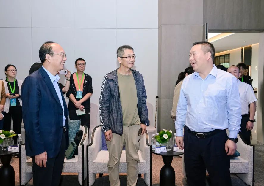 解码新质生产力 打卡国企新坐标丨媒体记者及网络大V走进世界杯官网合作平台东风韵