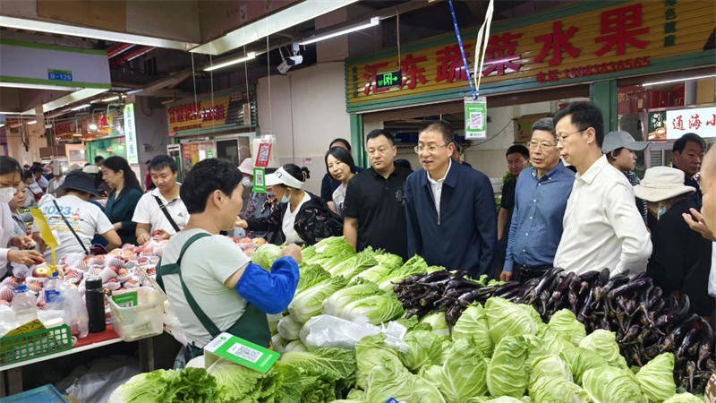 省商务厅、省统计局调研五里多农博广场